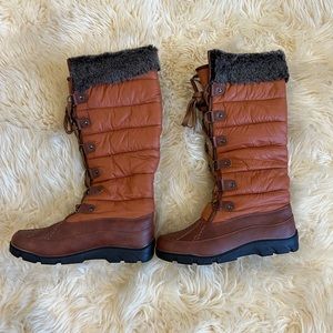 WOMEN’S LACE-UP BOOT